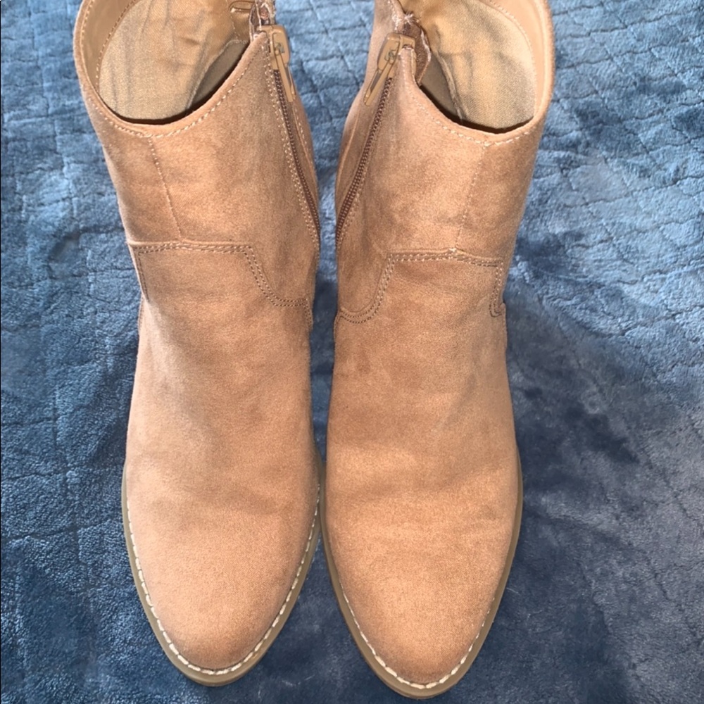 7.5 Express Tan Booties